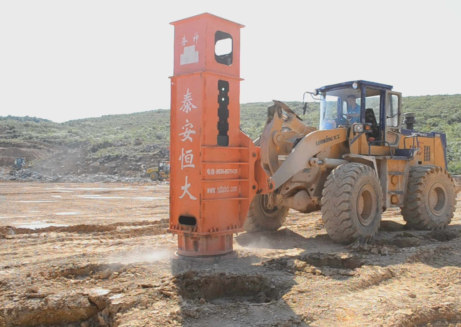 rapid impact compaction machine replaces dynamic tamping to deal with high fill, fill and excavation joints, chicken claw gully, etc.